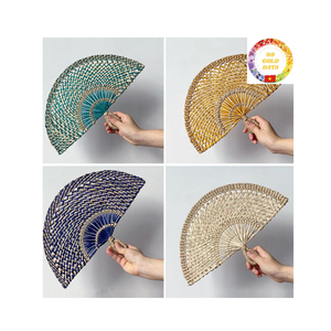 Ventilateur à main en jonc de mer tissé à la main Eco bambou palmier feuille paille ventilateur de refroidissement pour l'été plage jardin événements en plein air - Product Image 1