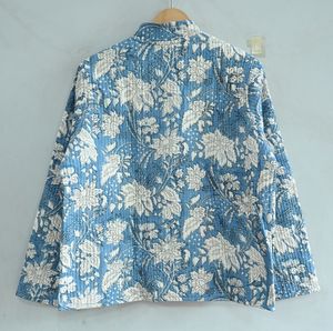 Veste en coton matelassée à boutons tissés à la main en Inde, imprimé floral, 2 poches, réversible, imprimé, vêtements d'hiver pour femmes - Product Image 4