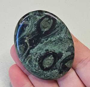 หินคัมบาบาแจสเปอร์ธรรมชาติคุณภาพดีที่สุด หินขัดเงาสีเหลือง หินนิ้วหัวแม่มือแห่งความรัก สำหรับบรรเทาความวิตกกังวล การทำสมาธิ การบำบัดด้วยเรกิ - Product Image 4