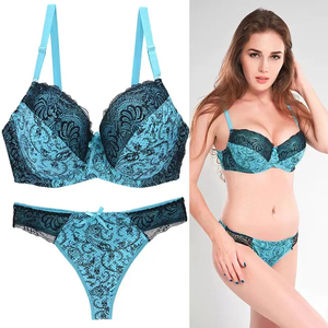 Ensemble de lingerie sexy pour femme, deux pièces, en dentelle florale transparente et respirante, avec soutien-gorge push-up à armatures et culotte, style licou élégant - Product Image 1