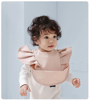 Nouveau design sans manches bavoir d'alimentation pour bébé avec fermeture à bouton-pression bavoir portable produits pour bébé
