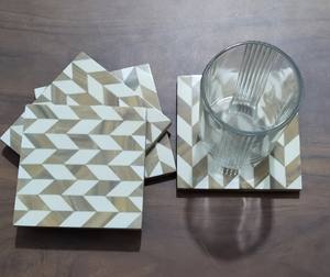 Sous-verres uniques en résine incrustée faits à la main, tampons de boisson en bois de luxe pour une décoration de table élégante et une décoration intérieure - Product Image 1