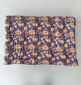 Colcha Razai de Algodón Hecha a Mano, Cálida para Invierno, con Estampado de Bloques, Estilo Boho - Product Image 1