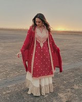 L'actrice indienne Sonakshi Sinha porte le designer de qualité d'exportation Sharara Salwar Kameez disponible à bas prix abordable