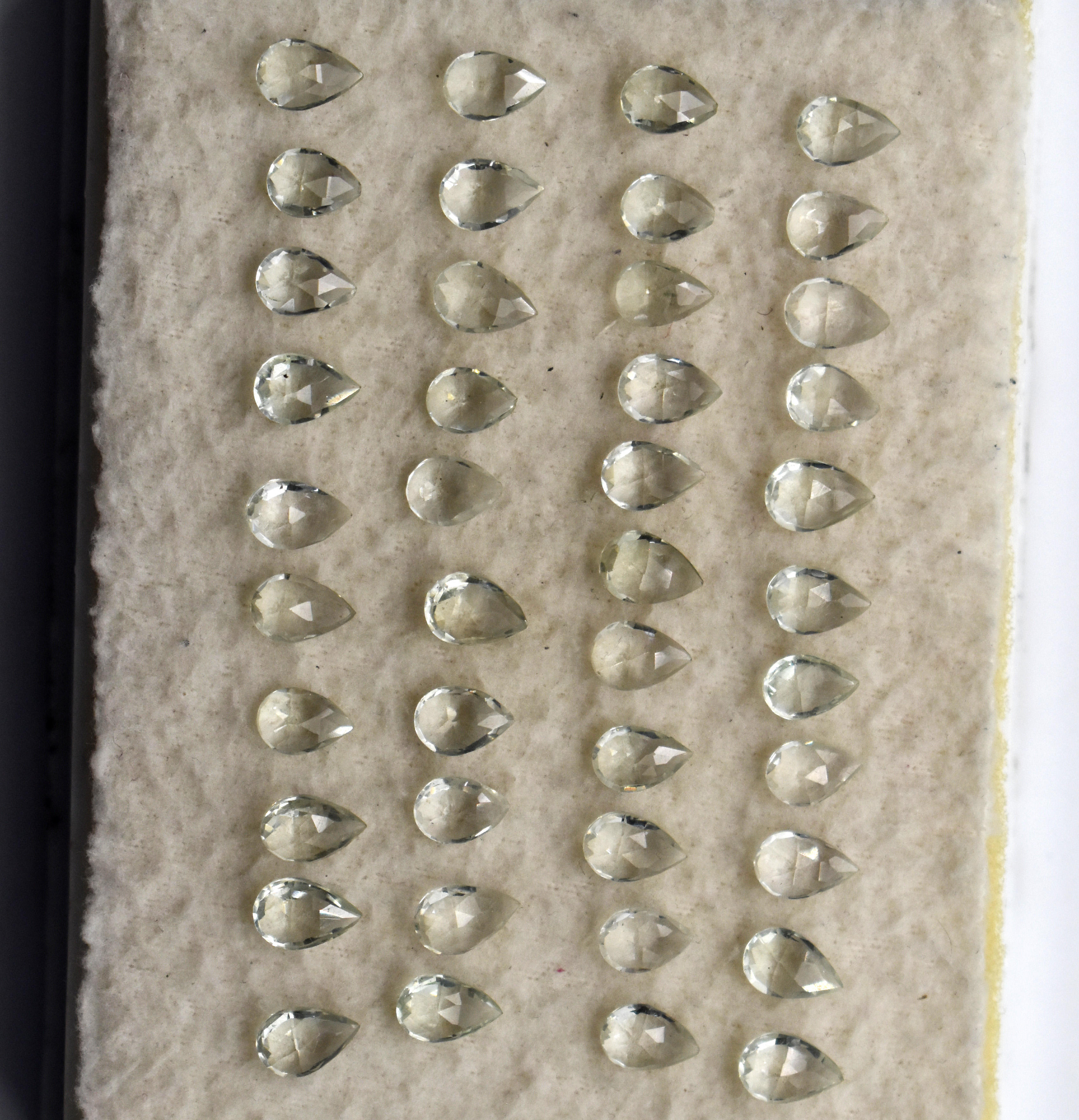 สีเขียว