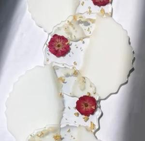 Ensemble de sous-verres décoratifs polyvalents en résine rose moderne pour table basse, bar de cuisine et événements spéciaux d'Inde - Product Image 4