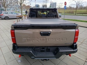 โตโยต้า ทาโคมา TRD PRO V6 เทอร์โบ ดีเซล 4x4 ปี 2025 เกียร์อัตโนมัติ หลังคาซันรูฟ เบาะหนังสีเข้ม 6 ที่นั่ง ยูโร 6 รับประกัน อะลูมิเนียมอัลลอย - Product Image 3
