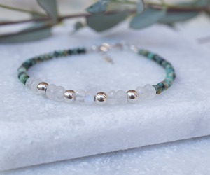 Pulsera apilable de piedra lunar turquesa doble, estilo bohemio hippie, hecha a mano, plata de ley 925, piedras emparejadas, elegantemente superpuesta como un dúo - Product Image 1