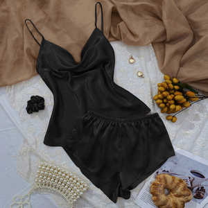 Conjunto de dos piezas de ropa de dormir sexy de verano para mujer con banda para el cabello, Conjunto de pijama corto sin mangas de satén - Product Image 3