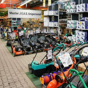 Tondeuse à gazon à essence 42 pouces avec moteur Briggs & Stratton monocylindre 2 temps de 17,5 CV, transmission à 7 vitesses et bac de ramassage de 300 L - Product Image 4