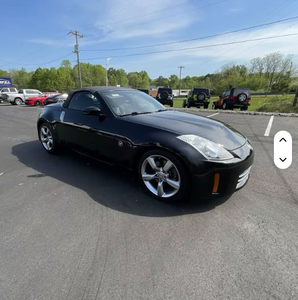 Nissan 350Z Roadster Touring asequible en venta con bajo kilometraje, motor de gasolina, coche usado en buen estado y sin accidentes ¡Oferta imperdible! - Product Image 1