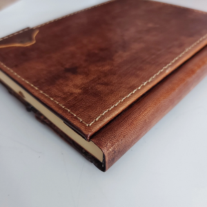 Diario de cuero genuino hecho a mano con diseño de mano de esqueleto diario gótico regalo para ella 7x5,5 cuaderno de papel de gamuza de tapa dura - Product Image 4