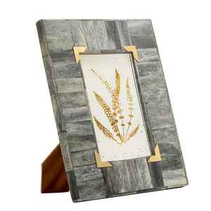 HF CRAFTS Cadre photo moderne de luxe Accent mural en résine incrustée d'os gris avec logo personnalisable Cadre photo en bois - Product Image 6