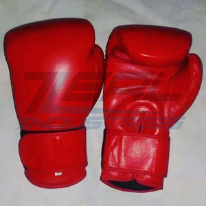 Guantes de boxeo personalizados de cuero artificial PU cuero de vaca genuino entrenamiento profesional boxeo Muay Thai guantes hechos en Pakistán - Product Image 1