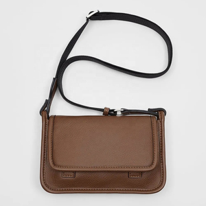 Sac bandoulière mini pour homme en similicuir écologique avec logo personnalisé, style sacoche messager - Product Image 5
