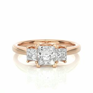 Bague de fiançailles en diamant à trois pierres sertie à griffes de coupe princesse pour femmes - Product Image 1