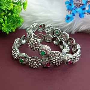 เครื่องประดับแฟชั่นอินเดียขายส่งคริสตัลออกซิไดซ์โทนสีเงินสร้อยข้อมือแต่งงานกำไลข้อมือผู้ผลิตอินเดียเครื่องประดับสำหรับผู้หญิง - Product Image 1