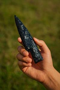 มีดหินออบซิเดียนสีดำขัดเงา งานฝีมือ ของขวัญจากอัญมณี สำหรับเธอ แกะสลักด้วยมือ คุณภาพพรีเมียม ขนาด 6 นิ้ว ของแท้ สำหรับการปฏิบัติทางจิตวิญญาณ - Product Image 3