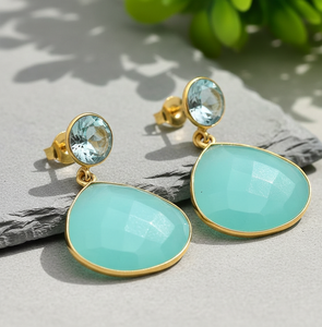 Boucles d'oreilles en topaze bleue, plaquées or 18 carats, argent sterling 925, pierres rondes de 8 mm et pendentifs en forme de cœur de 20 mm - Product Image 1