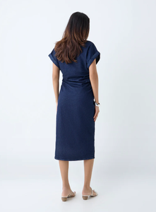 Robe chemise en denim plissé bleu foncé LOV - Product Image 4