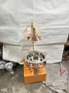 Plats chauffants en cuivre avec couvercle suspendu Buffet de restauration de mariage Réchauffeur d'aliments usagés Vaisselle de fête Équipement de réchauffement et de maintien - Product Image 5
