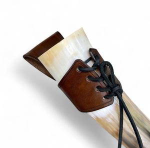 Support de support de klaxon à boire Buffalo Viking de qualité supérieure Corne de vache polie avec ceinture en cuir Style animal - Product Image 2