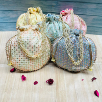 Nouvel arrivage de sacs potli Rajasthani élégants faits à la main en Tari Work Embrayages de soirée de mariage Faveurs de mariage avec sac brodé ethnique