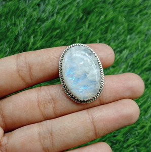 Pierre de lune arc-en-ciel Bague en argent sterling 925 Bijoux ovales en pierres précieuses à la mode pour femmes Cadeau d'anniversaire parfait Bague délicate - Product Image 1