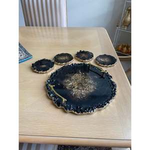 Plateau de service en résine plaquée couleur noire fabriquée à la main pure pièce unique avec des assiettes premium supplémentaires à des tarifs très bas - Product Image 1