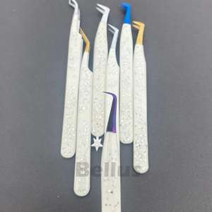 Pince à cils professionnelle de marque privée, design incurvé de couleur personnalisée avec prise en main parfaite pour les extensions de cils - Product Image 3