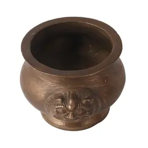 Handmade South Indian Kuningan Pot Air Pooja Kalash untuk Upacara Pot Bunga Pot Taman untuk Dekorasi Rumah 5.46 Inci SNE-753