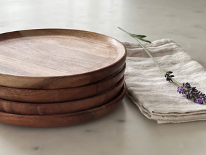 Assiette en bois artisanale pour un repas élégant par Crescent Crafts - Product Image 2