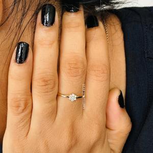 Anillo minimalista de flor delicada de diamante natural de oro macizo de 14K. - Product Image 4