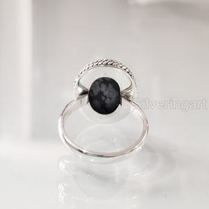 Anillo para Mujer con Obsidiana Natural en Forma de Copo de Nieve, Banda Simple, Regalo de Navidad o Aniversario, Joyería Hecha a Mano, Anillo de Plata Esterlina 925 - Product Image 5