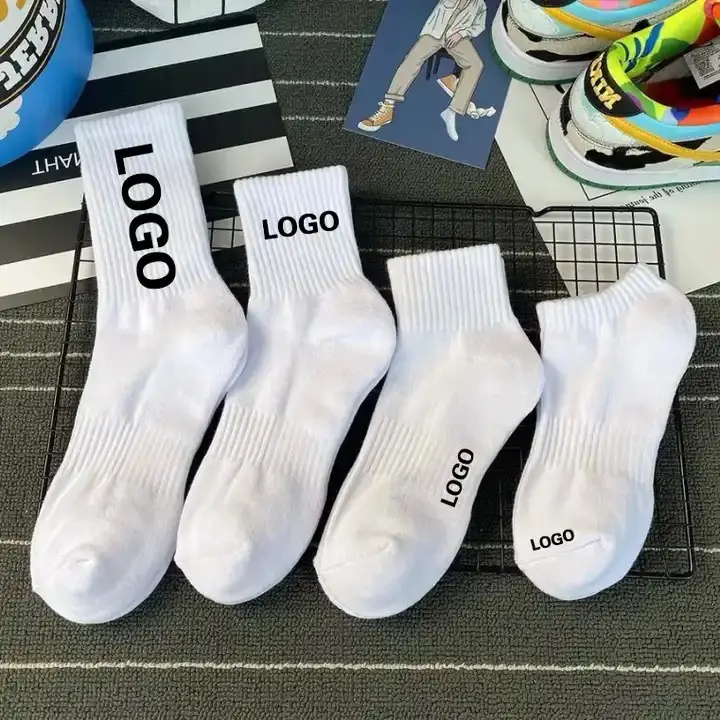 Großhandel individuelle Premium-Qualität Herrensocken individuelles Logo auf Ihrer Marke langärmelige Sport Anti-Rutsch-Socken für Herren