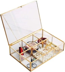 Support décoratif d'organisateur en verre en laiton moderne de haute qualité pour bijoux et bibelots disponibles chez Wholesale Supply from India - Product Image 3