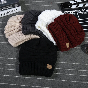 Gorro de Invierno Unisex de Venta al por Mayor, Acrílico, con Logotipo Bordado Personalizado, Diseño de Puntos, Ajustable, con Puño Tejido - Product Image 1