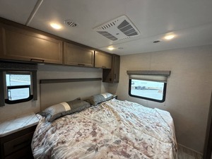 Autocaravana Usada en Excelentes Condiciones, Modelo 2025, T ho r Freeedom Traveler A32 Clase A, Motor a Gasolina - Product Image 2