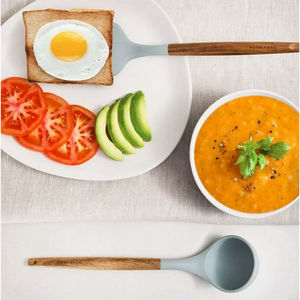 Ensemble de service de nourriture en métal en acier inoxydable avec tête argentée et manche en bois, parfait pour servir des couverts élégants de haute qualité - Product Image 2