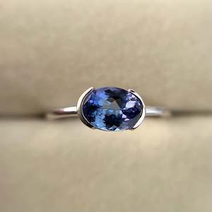 Lunette élégante Bague solitaire tanzanite Plaqué or 14 carats Fiançailles minimalistes Pierre de naissance de décembre Bijoux fins - Product Image 1