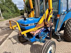 Tracteur agricole FORD 4110 54HP 4WD avec chargeur Bomford, transmission par engrenages, garantie de 2 ans sur le moteur et la pompe - Product Image 5