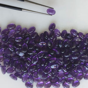 พลอยแอมะทิสต์แอฟริกันคุณภาพสูง ทรงหยดน้ำ ขนาด 6x4 มม. แบบคาโบชอง พลอยธรรมชาติ - Product Image 3