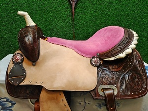 Jeu de selles Western Barrel pour chevaux de 10 à 18 pouces en cuir véritable rose et Conchos Full Tack - Product Image 2
