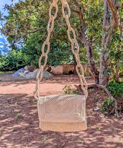 กระเป๋าสะพายไหล่สไตล์โบฮีเมียนวินเทจทำมือจากเส้นใยราฟเฟีย พร้อมสายสะพายโซ่ถัก ปิดด้วยกระดุม กันน้ำได้ เหมาะสำหรับทุกฤดูกาล - Product Image 1