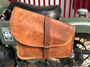 Sac latéral de sacoche de moto Vintage Fasion en cuir véritable marron fait à la main avec fermeture à crochet et boucle - Product Image 5