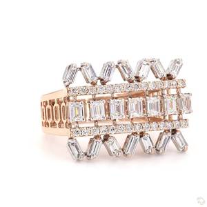 Bague élégante en or et diamants pour femme, design moderne et brillant, bijoux fins, cadeau de mariage ou de fiançailles, design classique - Product Image 4