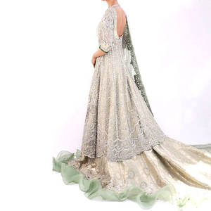 Costume 3 pièces brodé non cousu pour la fête, disponible en différentes couleurs et tailles en vente - Product Image 2