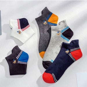 Bán Buôn May Mặc Rất Nhiều Cổ Phiếu Chất Lượng Cao Thể Thao Phụ Nữ Giản Dị Vớ Unisex Số Lượng Lớn Cotton Jacquard Crew Socks Của Người Đàn Ông Thặng Dư Overrun - Product Image 3