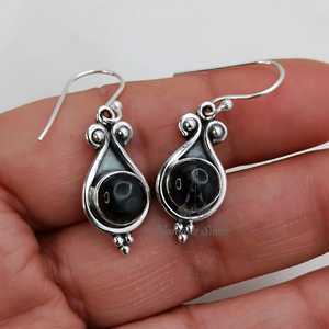 Pendientes de Ónix Negro, Plata de Ley 925 Hechos a Mano, Piedra de Nacimiento de Julio - Product Image 1