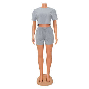 Ensemble de survêtement uni pour femme, personnalisé, avec crop top et short, décontracté et respirant, pour le jogging - Product Image 1